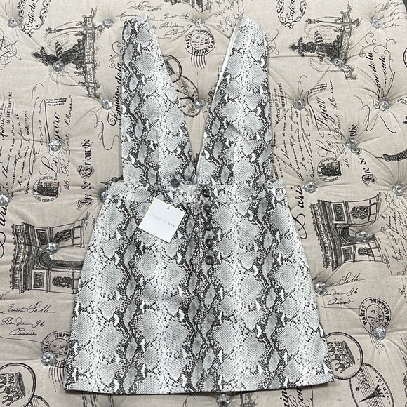 Honey Punch Deep V Neck Snake Print Dress - Picture 5 of 11